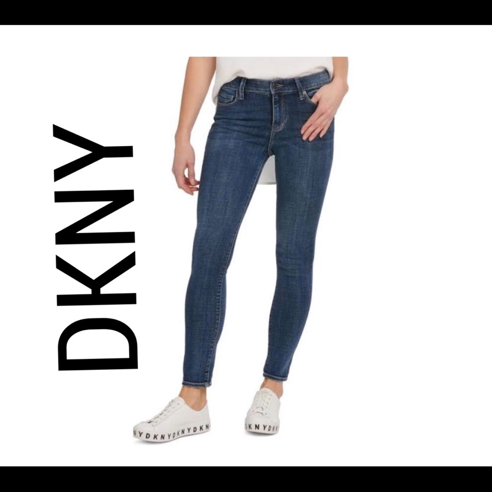 DKNY JEANS SIZE 2  BOYFRIEND